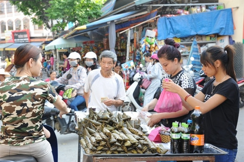 Bánh tro được nhiều người lựa chọn vào ngày Tết Đoan Ngọ.