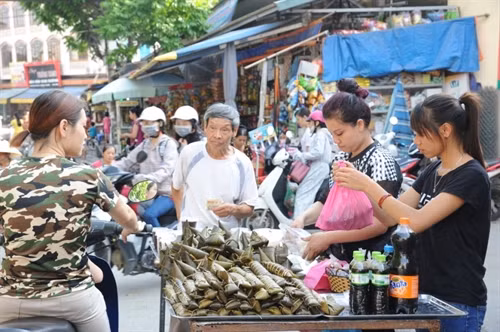 Bánh tro được nhiều người lựa chọn vào ngày Tết Đoan Ngọ.