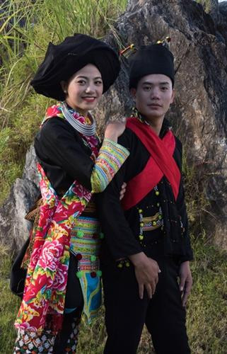 Trang phục cô dâu chú rể dân tộc Dao Khâu. Trang phục cô dâu chú rể dân tộc Dao Khâu.