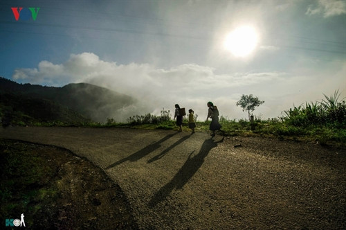 Vẻ đẹp của những con người vùng cao chính là sự hồn nhiên, chân thật như chính hơi thở của núi rừng.