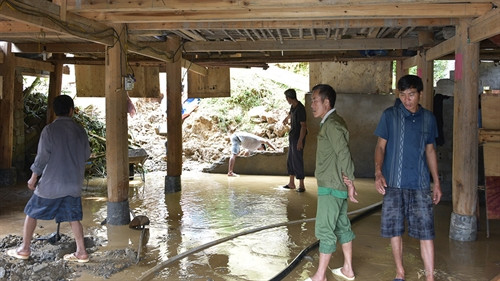 Vùng "rốn lũ" Lào Cai đã từng bị ngập trong bùn đất gây thiệt hại lớn về cây trồng, vật nuôi. Ảnh: Internet Vùng "rốn lũ" Lào Cai đã từng bị ngập trong bùn đất gây thiệt hại lớn về cây trồng, vật nuôi. Ảnh: Internet