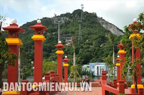 Một góc Khu du lịch văn hóa tâm linh Bà Chúa Xứ - Cáp treo Núi Sam đang dần hoàn thiện. Ảnh: Công Mạo