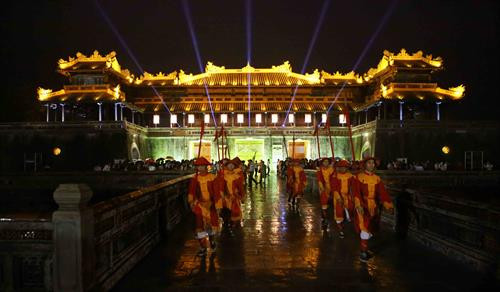 Đại nội Huế là điểm đến của rất nhiều du khách, đặc biệt là du khách nước nước ngoài. Ảnh: Hồ Cầu - TTXVN Đại nội Huế là điểm đến của rất nhiều du khách, đặc biệt là du khách nước nước ngoài. Ảnh: Hồ Cầu - TTXVN