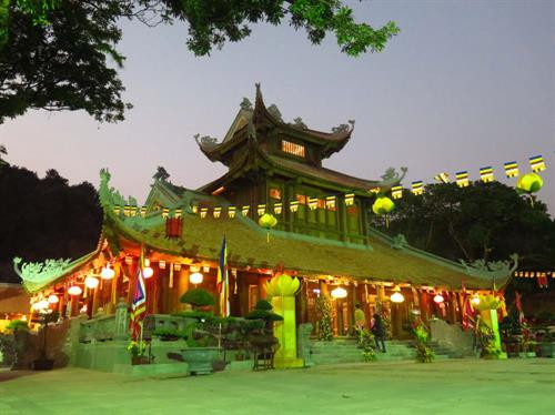 Tòa Cửu phẩm liên hoa chùa Côn Sơn (phường Cộng Hòa, thị xã Chí Linh) - một trong những tinh hoa của kiến trúc nghệ thuật Phật giáo. Ảnh: Mạnh Minh - TTXVN Tòa Cửu phẩm liên hoa chùa Côn Sơn (phường Cộng Hòa, thị xã Chí Linh) - một trong những tinh hoa của kiến trúc nghệ thuật Phật giáo. Ảnh: Mạnh Minh - TTXVN