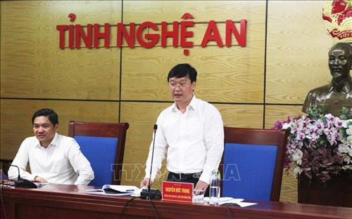 Chủ tịch UBND tỉnh Nghệ An Nguyễn Đức Trung phát biểu kết luận hội nghị. Ảnh: Nguyễn Oanh - TTXVN Chủ tịch UBND tỉnh Nghệ An Nguyễn Đức Trung phát biểu kết luận hội nghị. Ảnh: Nguyễn Oanh - TTXVN