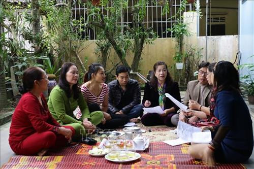 Sinh hoạt câu lạc bộ dân ca ví, giặm phường Vinh Tân, thành phố Vinh, tỉnh Nghệ An. Ảnh: Bích Huệ - TTXVN Sinh hoạt câu lạc bộ dân ca ví, giặm phường Vinh Tân, thành phố Vinh, tỉnh Nghệ An. Ảnh: Bích Huệ - TTXVN