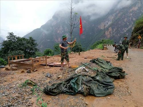 Chốt kiểm dịch của đồn biên phòng Pha Long bị giông lốc cuốn bay. Ảnh TTXVN phát Chốt kiểm dịch của đồn biên phòng Pha Long bị giông lốc cuốn bay. Ảnh TTXVN phát