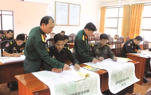 Các học viên Campuchia học tập và nghiên cứu tại Học viện Lục quân Đà Lạt