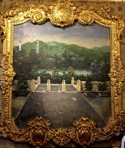 Tranh treo tường cung An Định sau khi được phục hồi trong một dự án do CHLB Đức tài trợ. Ảnh: Quốc Việt - TTXVN