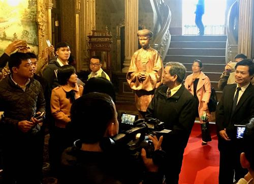 Các hoạt động trưng bày và triển lãm tại cung An Định luôn thu hút khách du lịch. Ảnh: Quốc Việt - TTXVN Các bức tranh tường cung An Định sau khi được phục hồi trong một dự án do CHLB Đức tài trợ. Ảnh: Quốc Việt - TTXVN Các hoạt động trưng bày và triển lãm tại cung An Định luôn thu hút khách du lịch. Ảnh: Quốc Việt - TTXVN