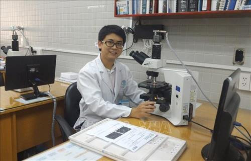 Bác sỹ Phạm Quang Thông là 1/10 gương mặt Công dân trẻ tiêu biểu Thành phố Hồ Chí Minh năm 2019 . Ảnh: Đinh Hằng - TTXVN Bác sỹ Phạm Quang Thông là 1/10 gương mặt Công dân trẻ tiêu biểu Thành phố Hồ Chí Minh năm 2019 . Ảnh: Đinh Hằng - TTXVN