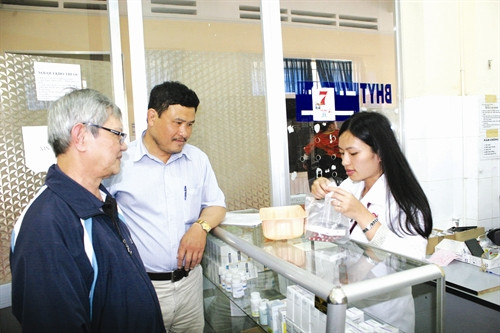 Cấp, phát thuốc miễn phí theo chế độ bảo hiểm y tế tại Bệnh viện đa khoa tỉnh Lâm Đồng Cấp, phát thuốc miễn phí theo chế độ bảo hiểm y tế tại Bệnh viện đa khoa tỉnh Lâm Đồng