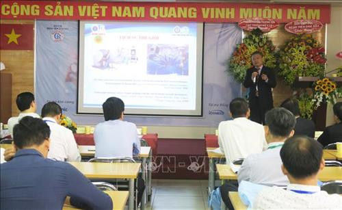 Giáo sư, Tiến sỹ Lê Ngọc Thành, Giám đốc Bệnh viện E Hà Nội - Chủ tịch Hội Phẫu thuật Tim mạch và Lồng ngực Việt Nam trình bày thành tựu trong phẫu thuật tim mạch nội soi. Ảnh: Đinh Hằng - TTXVN Giáo sư, Tiến sỹ Lê Ngọc Thành, Giám đốc Bệnh viện E Hà Nội - Chủ tịch Hội Phẫu thuật Tim mạch và Lồng ngực Việt Nam trình bày thành tựu trong phẫu thuật tim mạch nội soi. Ảnh: Đinh Hằng - TTXVN