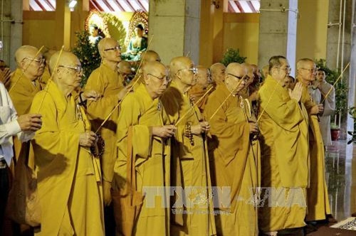 Hành lễ khai mạc Pháp hội Dược sư xuân Đinh Dậu 2017. Ảnh: Thế Anh-TTXVN