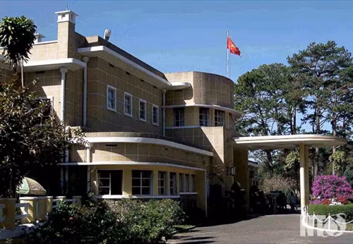 Ga Đà Lạt. Nhà thờ Con Gà Đà Lạt. Dinh Bảo Đại Trường Cao đẳng sư phạm Đà Lạt Nhà hàng Thủy Tạ Đà Lạt. Trường Đại học Đà Lạt. Lò phản ứng hạt nhân Đà Lạt