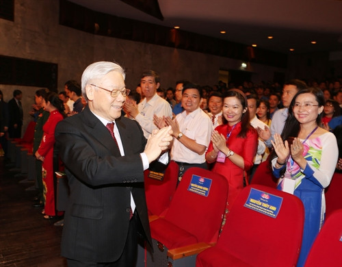 Tổng Bí thư Nguyễn Phú Trọng đến dự Lễ tuyên dương Thanh niên tiên tiến làm theo lời Bác. Ảnh: Trí Dũng - TTXVN Tổng Bí thư Nguyễn Phú Trọng đến dự Lễ tuyên dương Thanh niên tiên tiến làm theo lời Bác. Ảnh: Trí Dũng - TTXVN