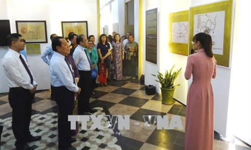 Khách tham quan Bảo tàng Thành phố Hồ Chí Minh. Ảnh: Gia Thuận – TTXVN Khách tham quan Bảo tàng Thành phố Hồ Chí Minh. Ảnh: Gia Thuận – TTXVN