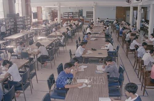 Phòng đọc sách của thư viện Khoa học Tổng hợp Thành phố Hồ Chí Minh (2001). Ảnh: Phạm Độ - TTXVN Phòng đọc sách của thư viện Khoa học Tổng hợp Thành phố Hồ Chí Minh (2001). Ảnh: Phạm Độ - TTXVN
