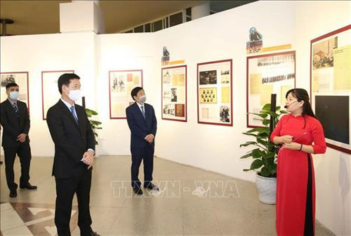 Nhân kỷ niệm 150 năm Ngày sinh của V.I.Lênin (22/4/1870 – 22/4/2020), sáng 21/4/2020, tại Hà Nội, đồng chí Võ Văn Thưởng, Uỷ viên Bộ Chính trị, Bí thư Trung ương Đảng, Trưởng Ban Tuyên giáo Trung ương dự khai mạc trưng bày chuyên đề “V.I.Lênin và thời đại”. Triển Lãm do Ban Tuyên giáo Trung ương, Bộ Văn hoá Thể thao và Du lịch và Bảo tàng Hồ Chí Minh phối hợp tổ chức. Ảnh: Phương Hoa – TTXVN Nhân kỷ niệm 150 năm Ngày sinh của V.I.Lênin (22/4/1870 – 22/4/2020), sáng 21/4/2020, tại Hà Nội, đồng chí Võ Văn Thưởng, Uỷ viên Bộ Chính trị, Bí thư Trung ương Đảng, Trưởng Ban Tuyên giáo Trung ương dự khai mạc trưng bày chuyên đề “V.I.Lênin và thời đại”. Triển Lãm do Ban Tuyên giáo Trung ương, Bộ Văn hoá Thể thao và Du lịch và Bảo tàng Hồ Chí Minh phối hợp tổ chức. Ảnh: Phương Hoa – TTXVN
