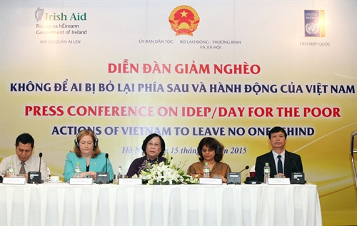 Chủ tọa Diễn đàn giảm nghèo với chủ đề “Không để ai bị bỏ lại phía sau và hành động của Việt Nam”. Ảnh: Anh Tuấn- TTXVN Chủ tọa Diễn đàn giảm nghèo với chủ đề “Không để ai bị bỏ lại phía sau và hành động của Việt Nam”. Ảnh: Anh Tuấn- TTXVN