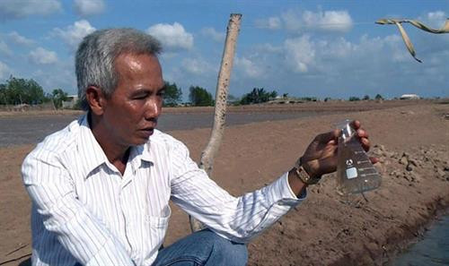 Ông Đinh Hoàng Vũ – Chủ nhiệm Liên hiệp Hợp tác xã artemia Vĩnh Châu đang giới thiệu về artemia. Ảnh: danviet.vn Ông Đinh Hoàng Vũ – Chủ nhiệm Liên hiệp Hợp tác xã artemia Vĩnh Châu đang giới thiệu về artemia. Ảnh: danviet.vn