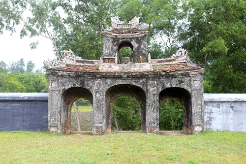 Công chính vào điện Voi Ré.