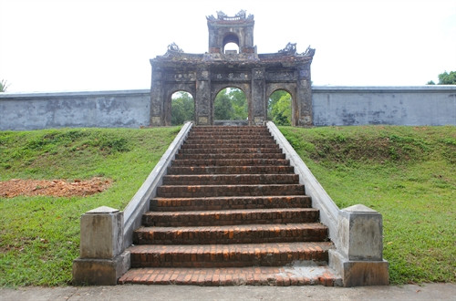 Công chính vào điện Voi Ré.