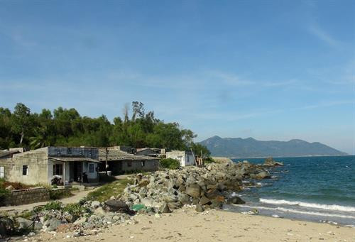 Khánh Hòa cũng đang triển khai nhiều dự án di dời tái định cư cho người dân sống ở vùng thường bị lũ quét, sạt lở đất, ngập lụt. Khánh Hòa cũng đang triển khai nhiều dự án di dời tái định cư cho người dân sống ở vùng thường bị lũ quét, sạt lở đất, ngập lụt.