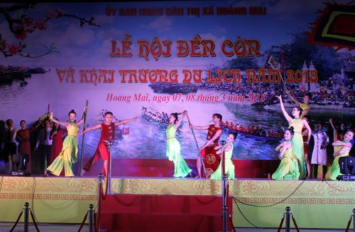 Tiết mục văn nghệ đặc sắc tại lễ khai hội Đền Cờn. Ảnh: Tá Chuyên – TTXVN Tiết mục văn nghệ đặc sắc tại lễ khai hội Đền Cờn. Ảnh: Tá Chuyên – TTXVN