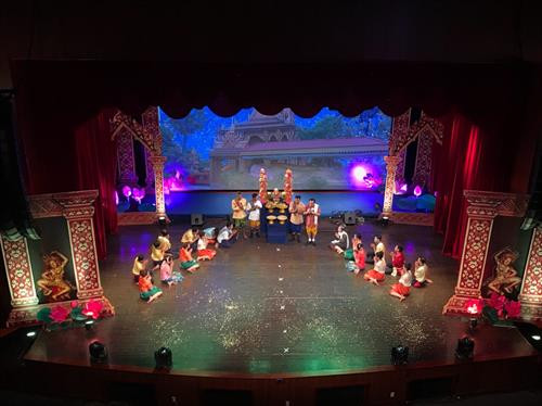 Tiết mục tái hiện lễ hội Oóc Om Bóc của người Khmer Nam bộ do đoàn Cà Mau trình diễn ngày 17/11/2017. Ảnh: Thanh Cường