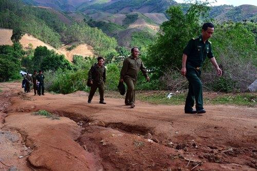 Ban công an xã biên giới Mường Cai phối hợp với đồn biên phòng đi tuyên truyền về ma túy. Nguồn ảnh: baotintuc.vn Ban công an xã biên giới Mường Cai phối hợp với đồn biên phòng đi tuyên truyền về ma túy. Nguồn ảnh: baotintuc.vn