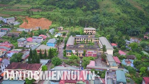 Bệnh viện đa khoa huyện Mường Khương (Lào Cai) là bệnh viện vệ tinh tuyến huyện đầu tiên trong cả nước của Bệnh viện Đại học Y Hà Nội. Trong ảnh: Toàn cảnh Bệnh viện đa khoa huyện Mường Khương. Ảnh: Hoàng Hà