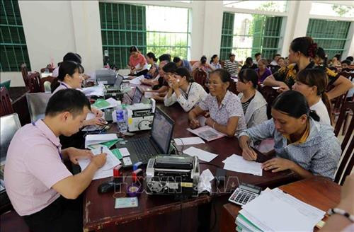 Một buổi giao dịch cho vay vốn tại điểm giao dịch xã Năng Khả, huyện Na Hang. Ảnh: Trần Việt - TTXVN Một buổi giao dịch cho vay vốn tại điểm giao dịch xã Năng Khả, huyện Na Hang. Ảnh: Trần Việt - TTXVN