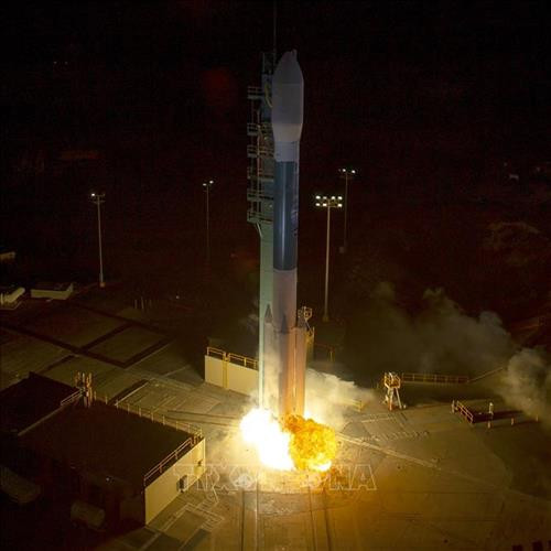 Tên lửa Delta II mang theo vệ tinh ICESat-2 rời bệ phóng ở căn cứ không quân Vandenberg, bang California, Mỹ tối 15/9. Ảnh: AFP - TTXVN Tên lửa Delta II mang theo vệ tinh ICESat-2 rời bệ phóng ở căn cứ không quân Vandenberg, bang California, Mỹ tối 15/9. Ảnh: AFP - TTXVN