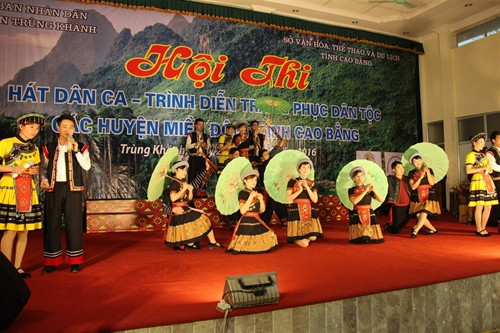 Tiết mục múa hát "Hương sắc vùng cao" của đoàn Phục Hòa.