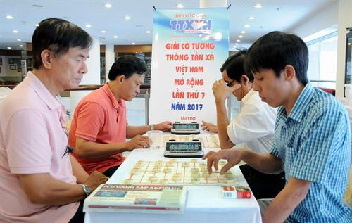 Các kỳ thủ tranh tài tại giải đấu. Ảnh: An Hiếu – TTXVN