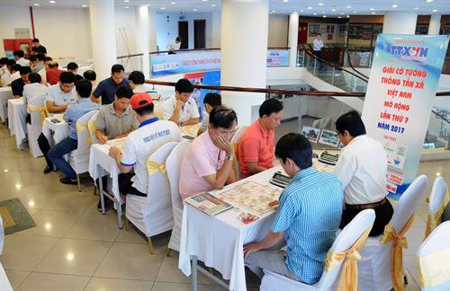 Các kỳ thủ tranh tài tại giải đấu. Ảnh: An Hiếu – TTXVN