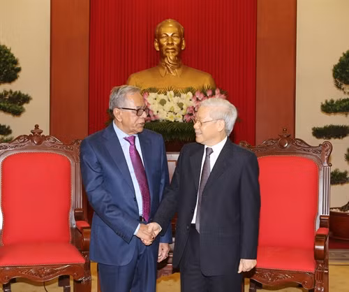 Chiều 10/8/2015, tại Trụ sở Trung ương Đảng, Tổng Bí thư Nguyễn Phú Trọng tiếp Tổng thống Cộng hòa nhân dân Bangladesh Md. Abdul Hamid thăm cấp Nhà nước Việt Nam . Ảnh: Trí Dũng– TTXVN