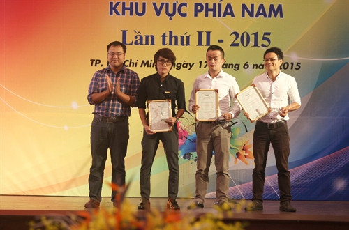 Giải thưởng truyền hình dành cho ba cơ quan thường trú TTXVN tại địa phương làm tốt thông tin truyền hình. Ảnh: Phương Vy- TTXVN