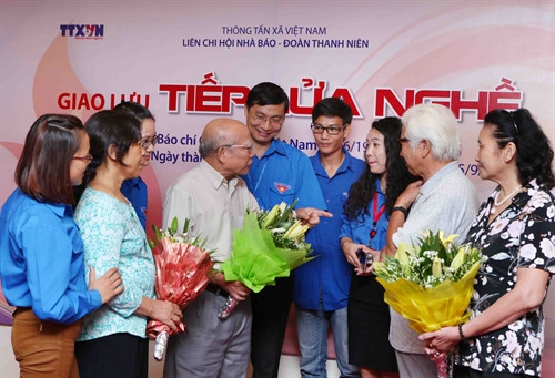 Các thế hệ TTXVN tại buổi giao lưu. Ảnh: Quý Trung – TTXVN Các thế hệ TTXVN tại buổi giao lưu. Ảnh: Quý Trung – TTXVN