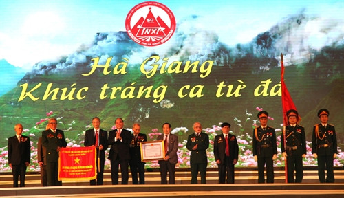 Tối 20/3/2015, tại Quảng trường lịch sử 26/3, Ban Chỉ đạo Tây Bắc và tỉnh Hà Giang tổ chức lễ kỷ niệm 50 năm Ngày hoàn thành “Con đường Hạnh Phúc”. Phó Thủ tướng Chính phủ Nguyễn Xuân Phúc, thay mặt lãnh đạo Đảng và Nhà nước trao tặng Bằng ghi nhận danh hiệu Anh hùng lực lượng vũ trang nhân dân và Cờ lưu niệm của Chủ tịch nước cho lực lượng thanh niên xung phong 8 tỉnh tham gia mở đường Hạnh Phúc.