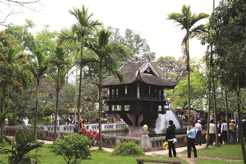 Khuôn viên chùa Một Cột