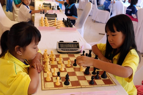 Hai vận động viên "nhí" so tài tại Giải cờ vua trẻ xuất sắc toàn quốc 2015 Hai vận động viên "nhí" so tài tại Giải cờ vua trẻ xuất sắc toàn quốc 2015