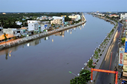 Một góc bờ kè sông Maspero qua địa bàn thành phó Sóc Trăng. Ảnh: An Hiếu- TTXVN