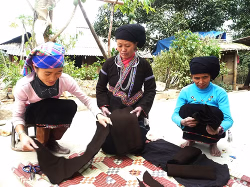 Vải dệt tấm là sản phẩm độc đáo của đồng bào Lự