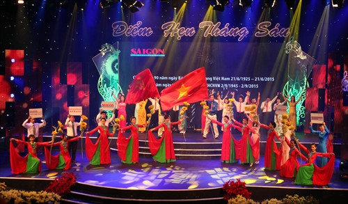 Tiết mục biểu diễn của Báo Sài Gòn Giải Phóng. Ảnh: Mạnh Linh-TTXVN