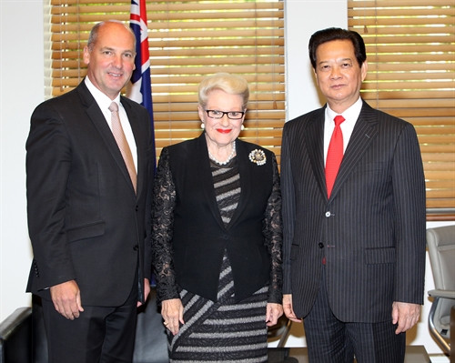 Thủ tướng Chính phủ Nguyễn Tấn Dũng hội kiến với bà Bronwyn Bishop, Chủ tịch Hạ viện Australia và ngài Stephen Parry, Chủ tịch Thượng viện Australia. Ảnh: Đức Tám – TTXVN