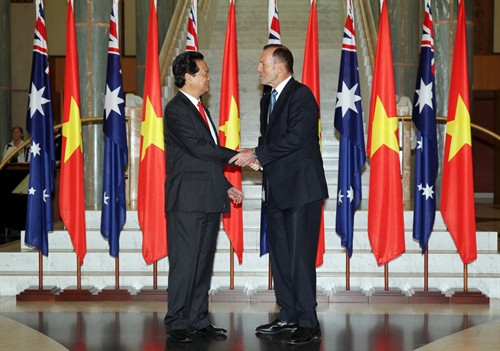 Thủ tướng Australia Tony Abbott đón Thủ tướng Nguyễn Tấn Dũng. Ảnh: Đức Tám – TTXVN