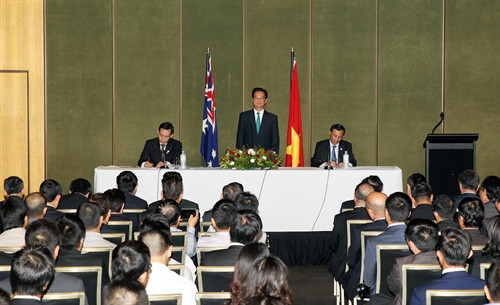 Thủ tướng Chính phủ Nguyễn Tấn Dũng gặp gỡ đại diện sinh viên và kiều bào Việt Nam tiêu biểu ở Sydney. Ảnh: Đức Tám – TTXVN