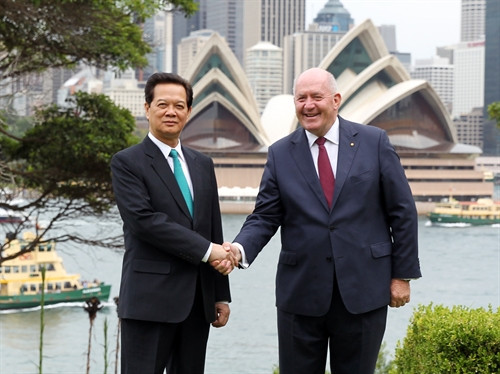 Thủ tướng Chính phủ Nguyễn Tấn Dũng hội kiến với Toàn quyền Australia, Ngài Peter Cosgrove. Ảnh: Đức Tám – TTXVN